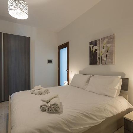 세인트폴스베이 Sunny Penthouse Wterrace And Open Views 아파트 외부 사진