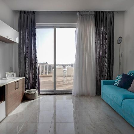 세인트폴스베이 Sunny Penthouse Wterrace And Open Views 아파트 외부 사진