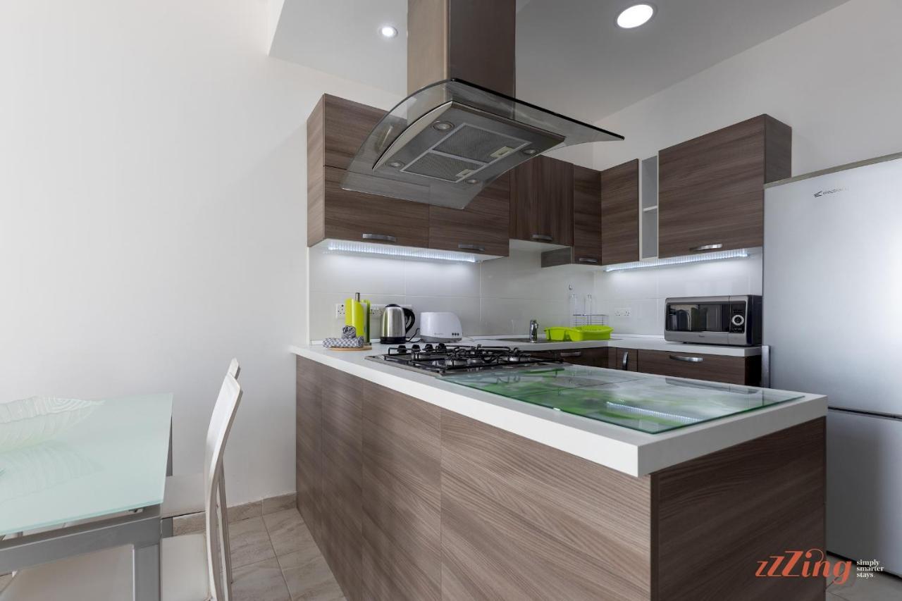 세인트폴스베이 Sunny Penthouse Wterrace And Open Views 아파트 외부 사진
