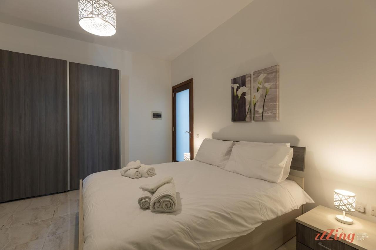 세인트폴스베이 Sunny Penthouse Wterrace And Open Views 아파트 외부 사진