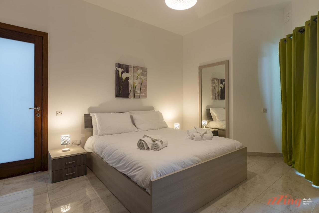 세인트폴스베이 Sunny Penthouse Wterrace And Open Views 아파트 외부 사진