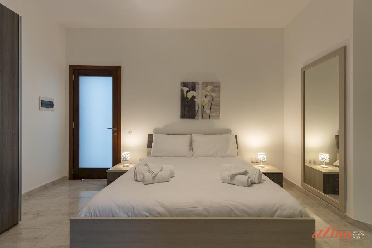 세인트폴스베이 Sunny Penthouse Wterrace And Open Views 아파트 외부 사진